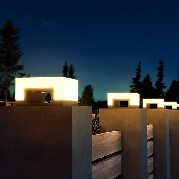 Simple modern style outdoor column lights Minimalist Square Waterproof LED Black Modern Solar Post Caps Lights