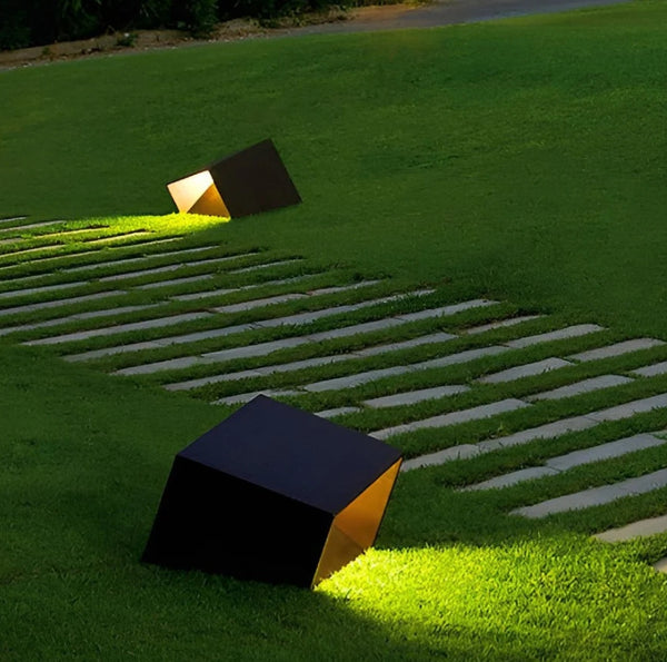 Unique Stainless Steel Artful Cube Outdoor Landscape Light Modern Geometric Illumination